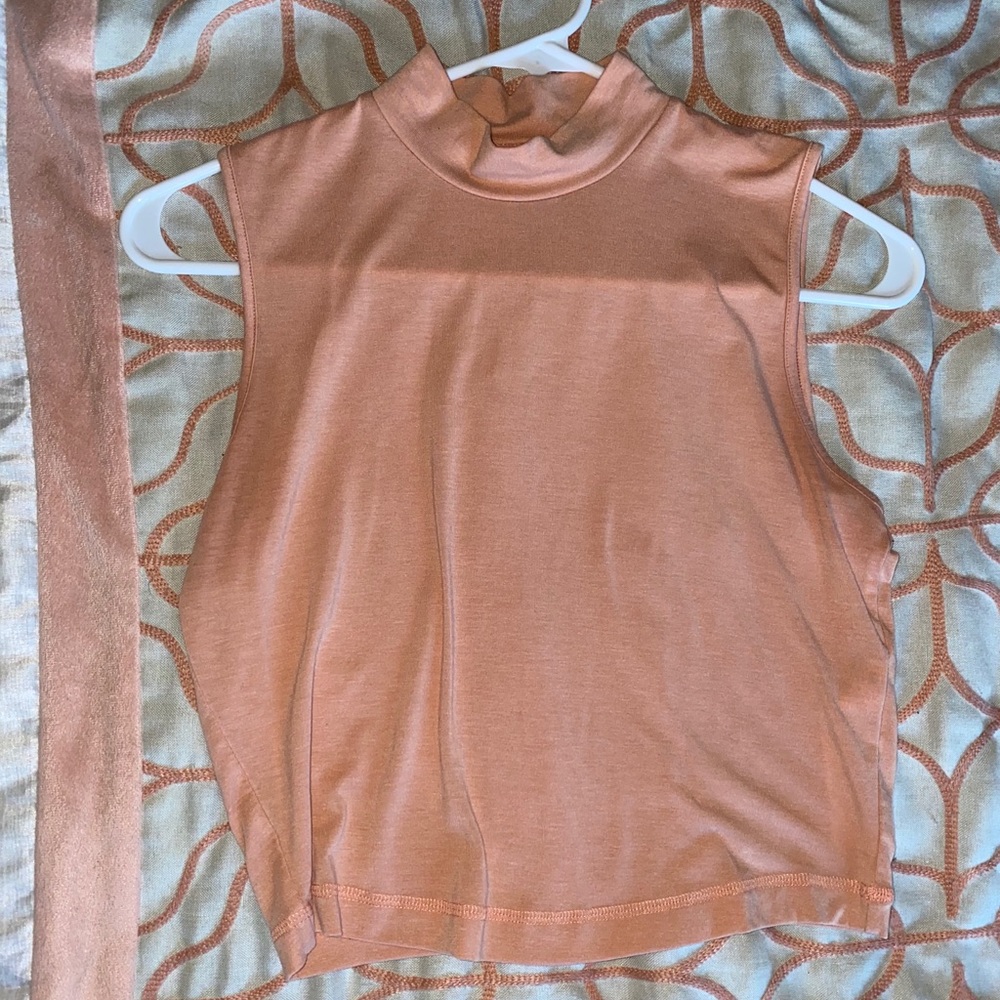 Cropped fitness tank